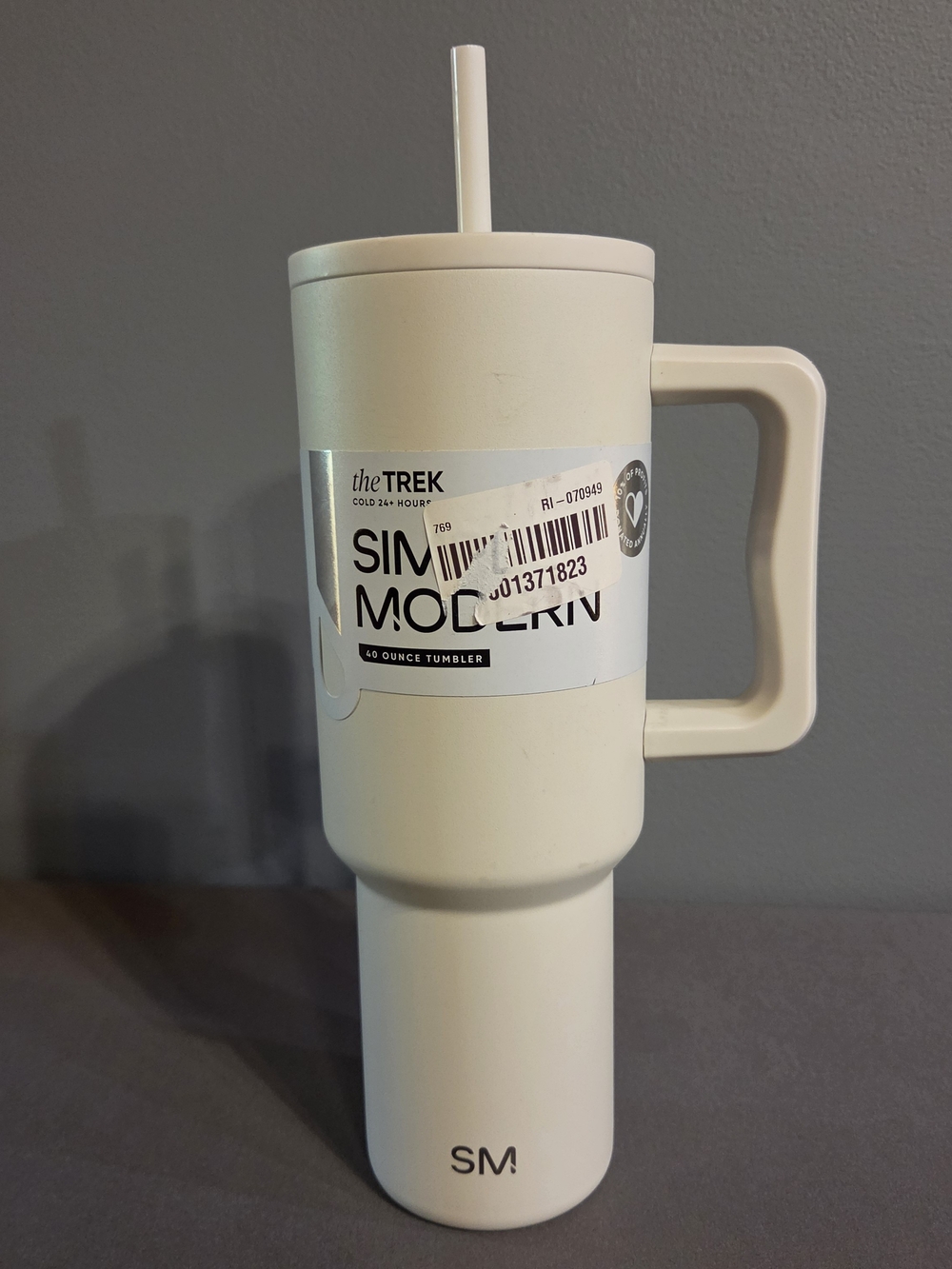 Simple Modern Trek 40 oz Tumbler Cream Handle Straw New Shelf Pull